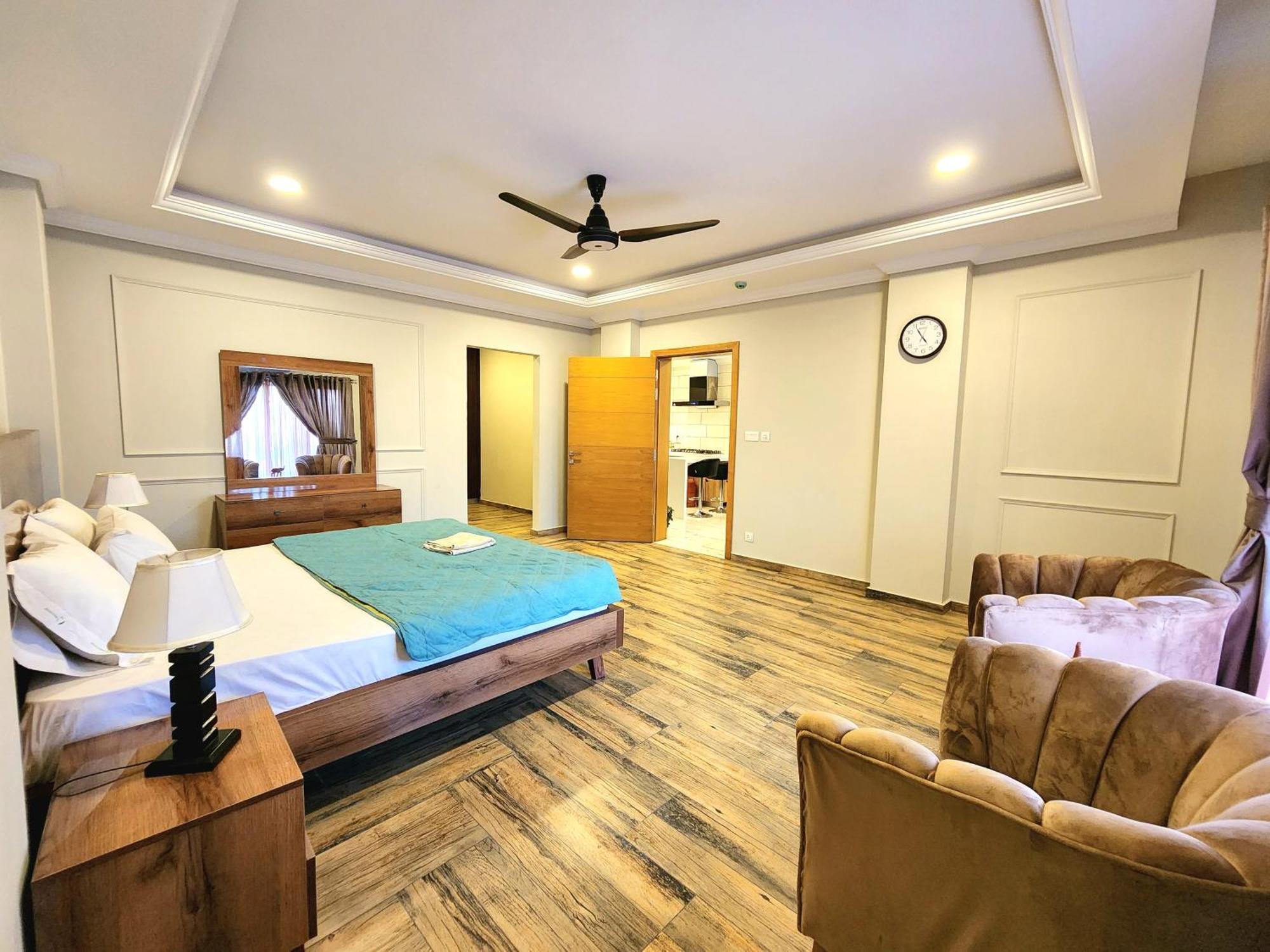 Executive Apartments In Bahria Heights Rawalpindi Bilik gambar
