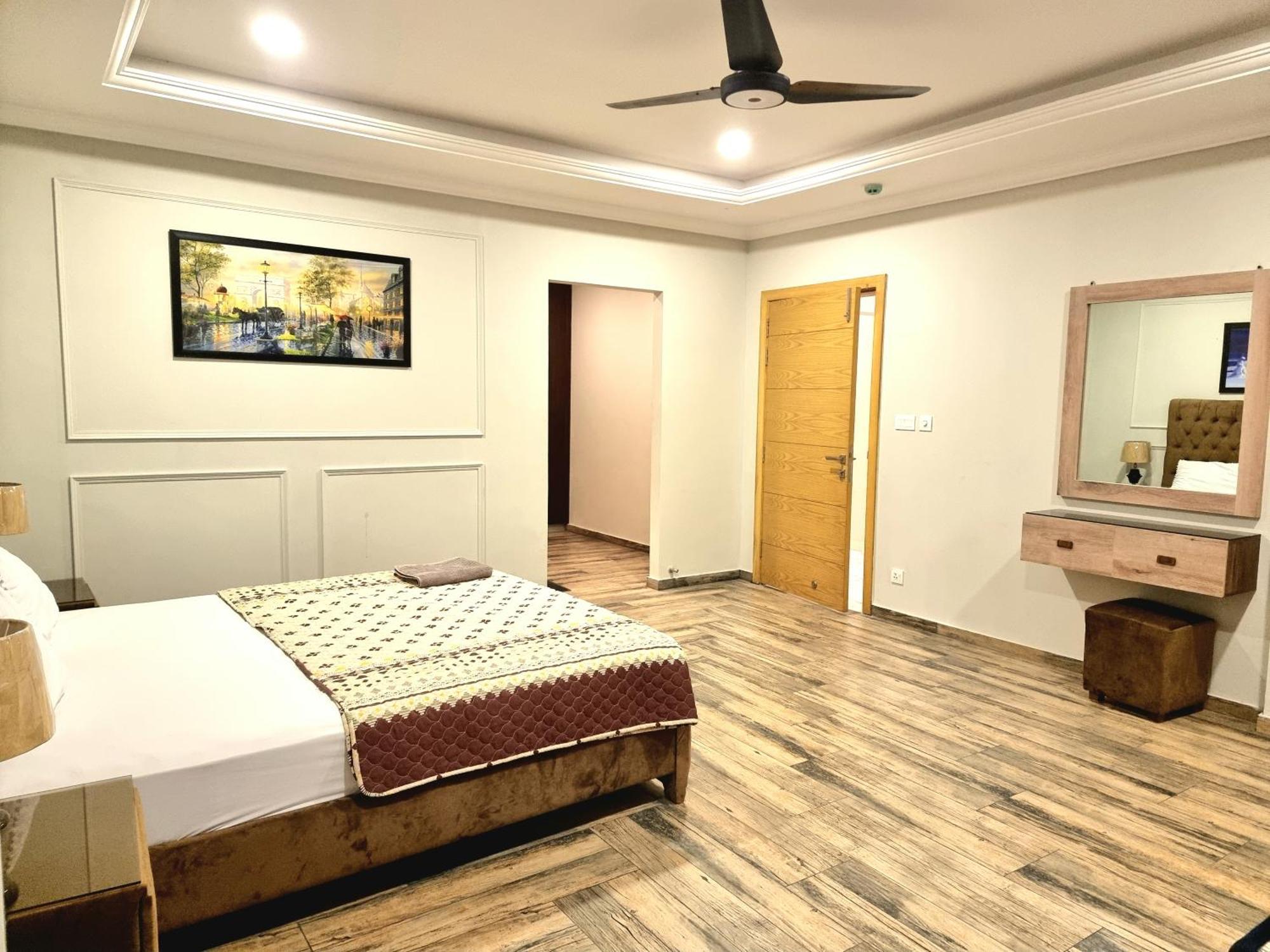 Executive Apartments In Bahria Heights Rawalpindi Bilik gambar